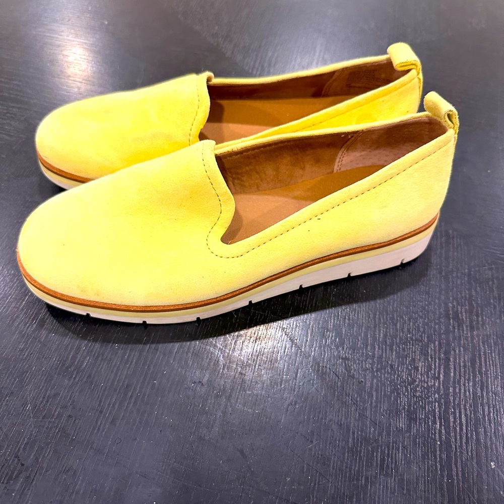 Caslon • Hadley Soft Suede Flat In Yellow Lemonade